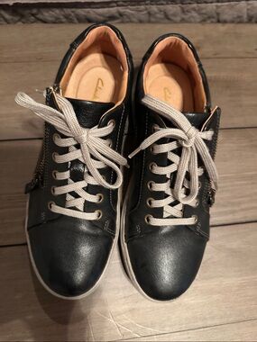 Clarks Black Leather Lace-Up travel Sneakers with Side Zip